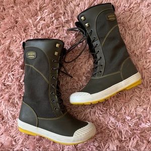 Keen Elsa Tall Beluga Waterproof Boot size 6